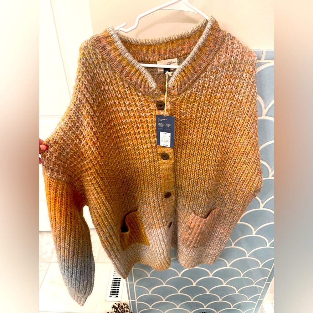 Universal Threads Brand New Sweater